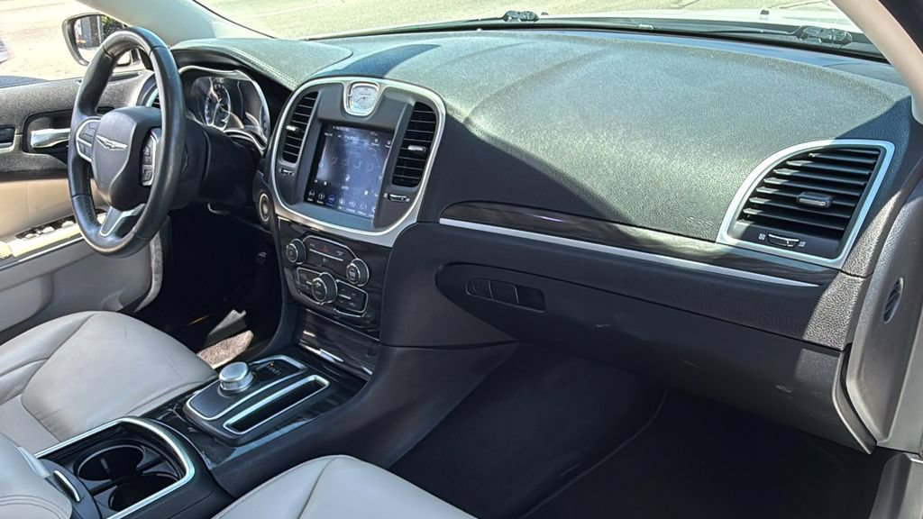 Used 2018 Chrysler 300 Touring L RWD image 42