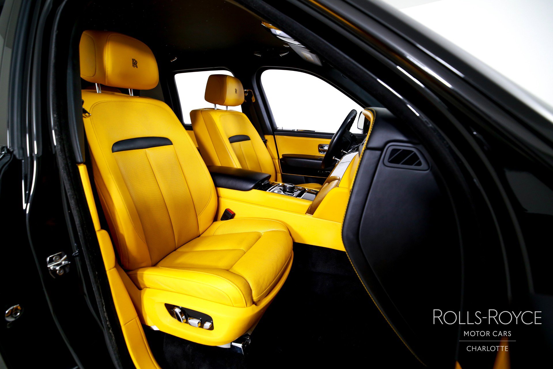 Used 2022 Rolls-Royce Cullinan image 32