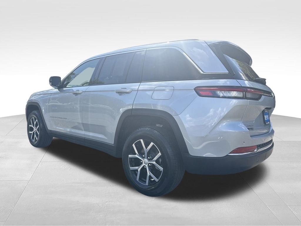 Used 2025 Jeep Grand Cherokee Limited AWD/4WD image 19