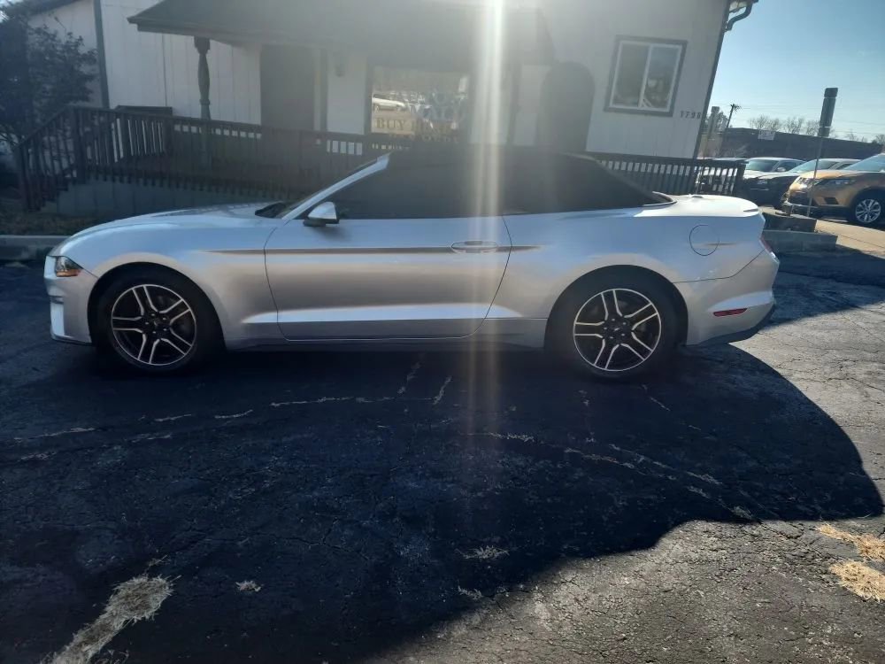 Used 2018 Ford Mustang Premium RWD image 9