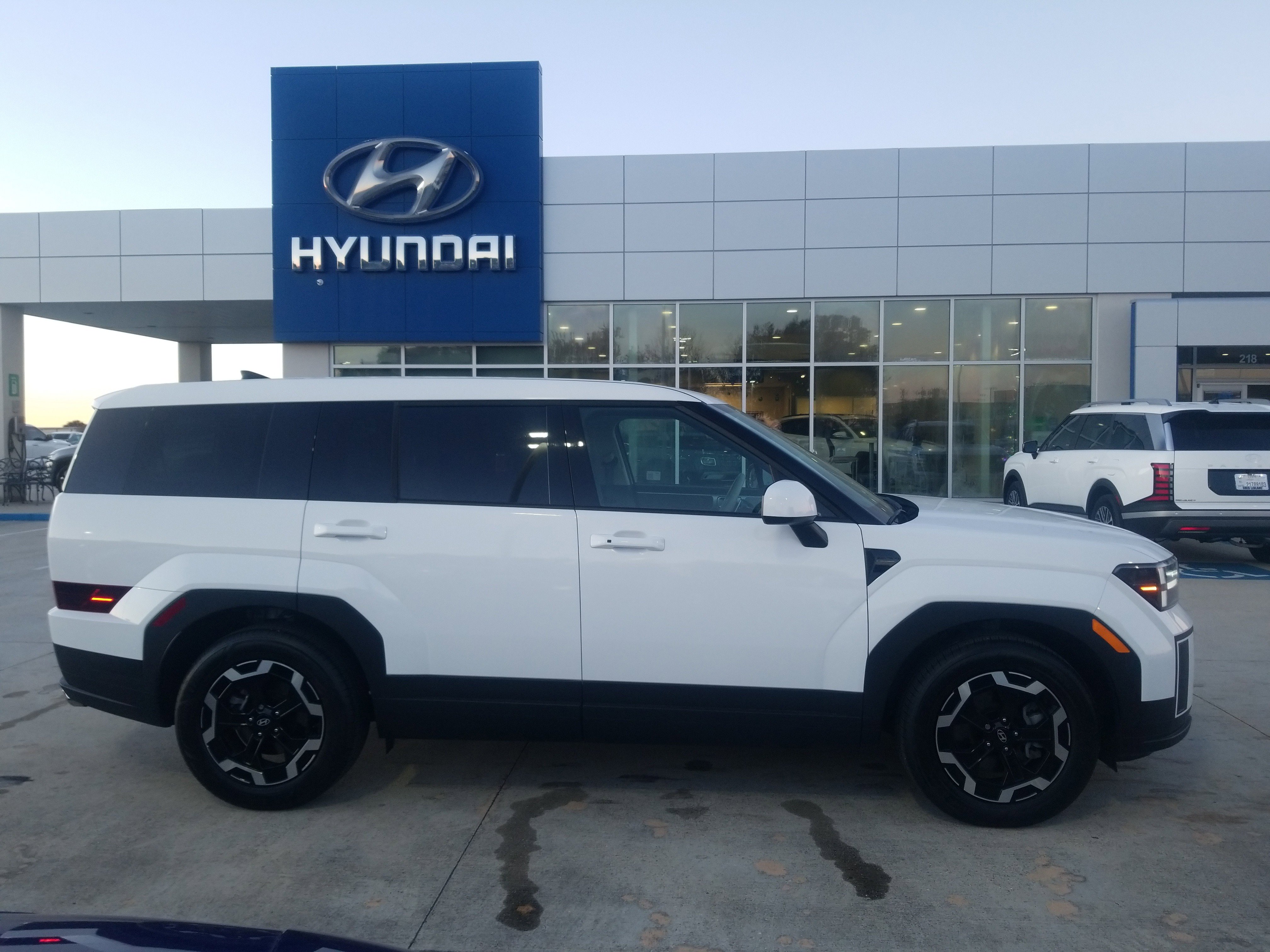 Certified 2025 Hyundai Santa Fe SE image 8