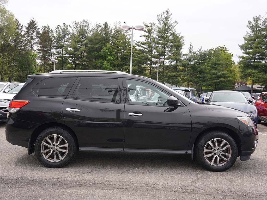 Used 2016 Nissan Pathfinder SV w/ Trailer Tow Package AWD/4WD image 15