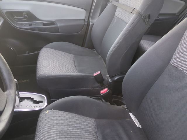 Used 2015 Toyota Yaris L image 8