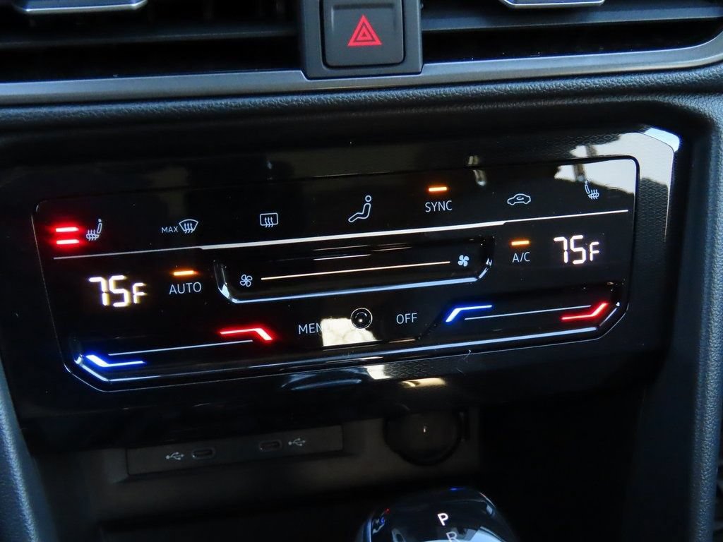 New 2025 Volkswagen Taos SE AWD/4WD image 18