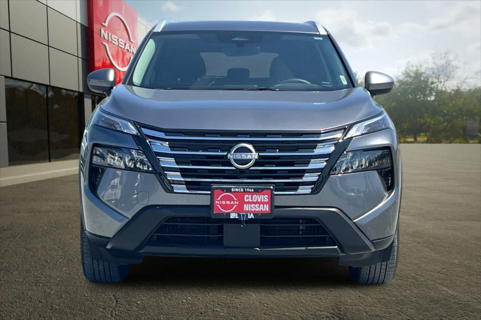 Used 2025 Nissan Rogue SV w/ SV Premium Package FWD image 11