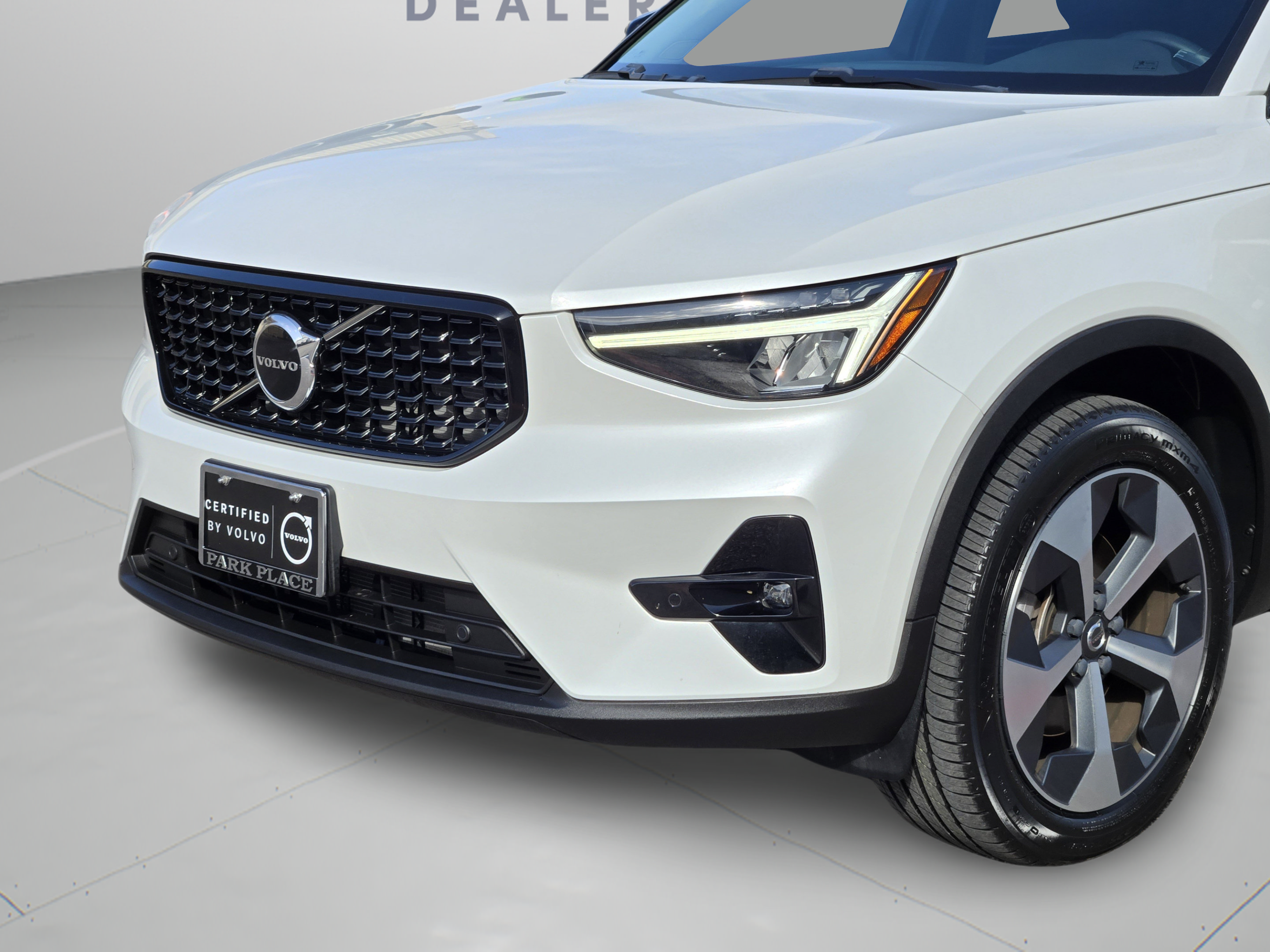 Used 2023 Volvo XC40 B4 Plus w/ Protection Package Premier FWD image 34