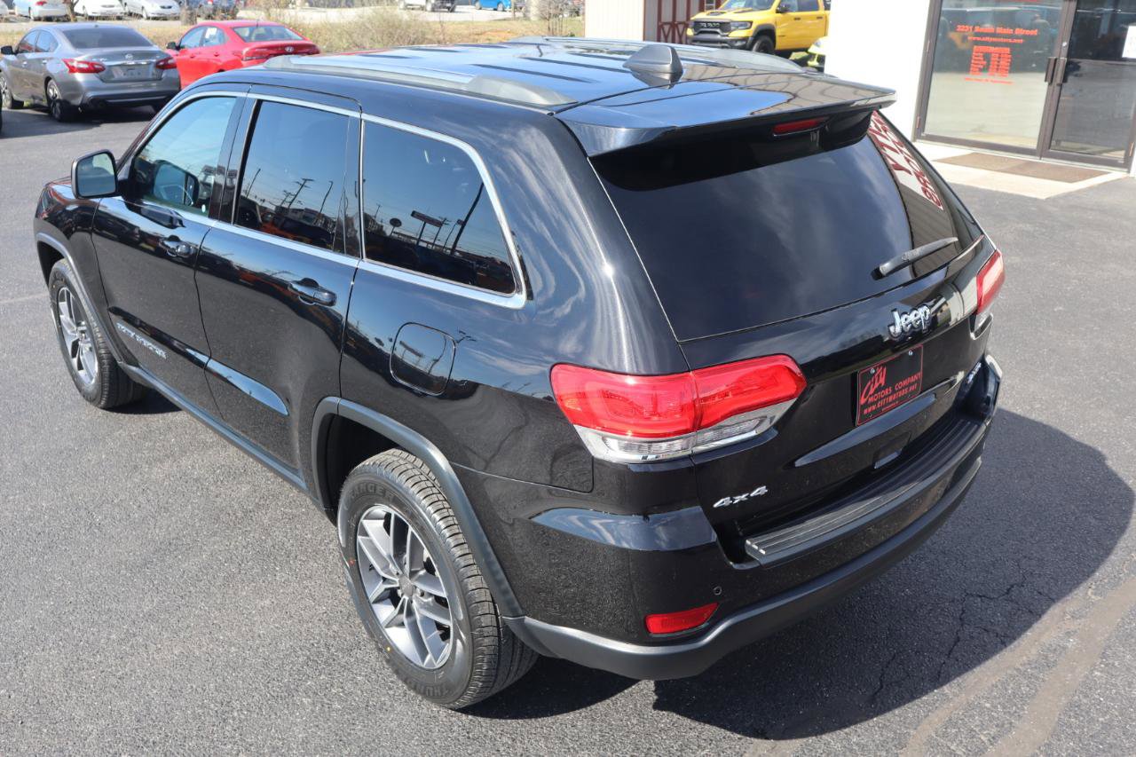 Used 2019 Jeep Grand Cherokee Laredo w/ 18" Wheel & 8.4" Radio Group image 14