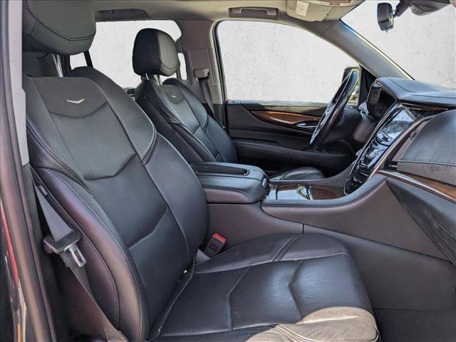 Used 2019 Cadillac Escalade Luxury AWD/4WD image 17