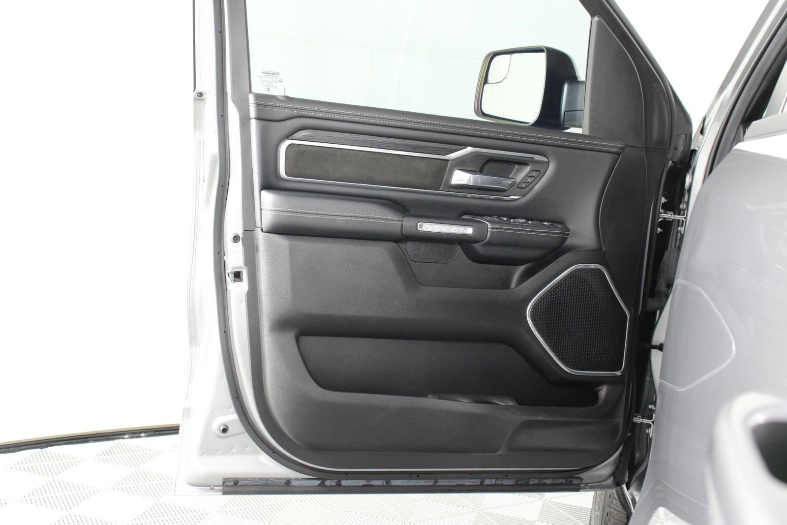 Used 2023 RAM 1500 Laramie image 17