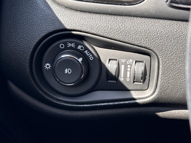 Used 2019 Jeep Renegade Altitude w/ Quick Order Package 2XM AWD/4WD image 37