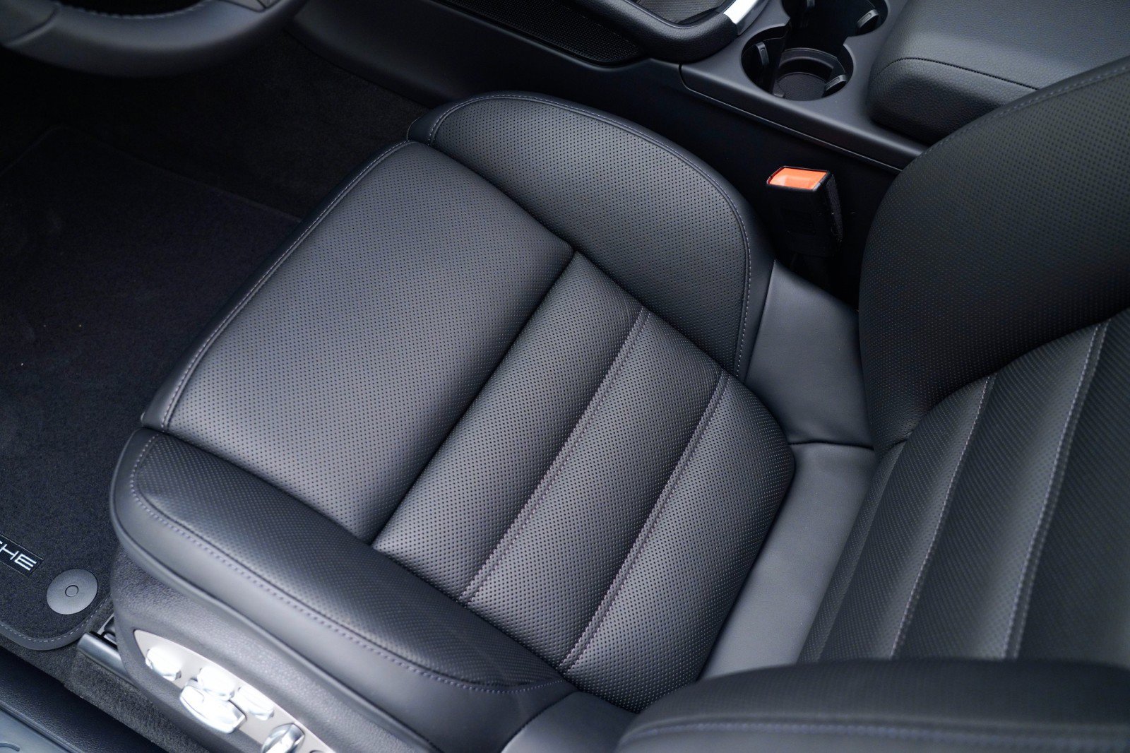 New 2026 Porsche Macan image 16