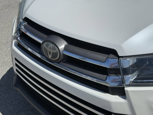 Used 2018 Toyota Highlander Limited FWD image 6