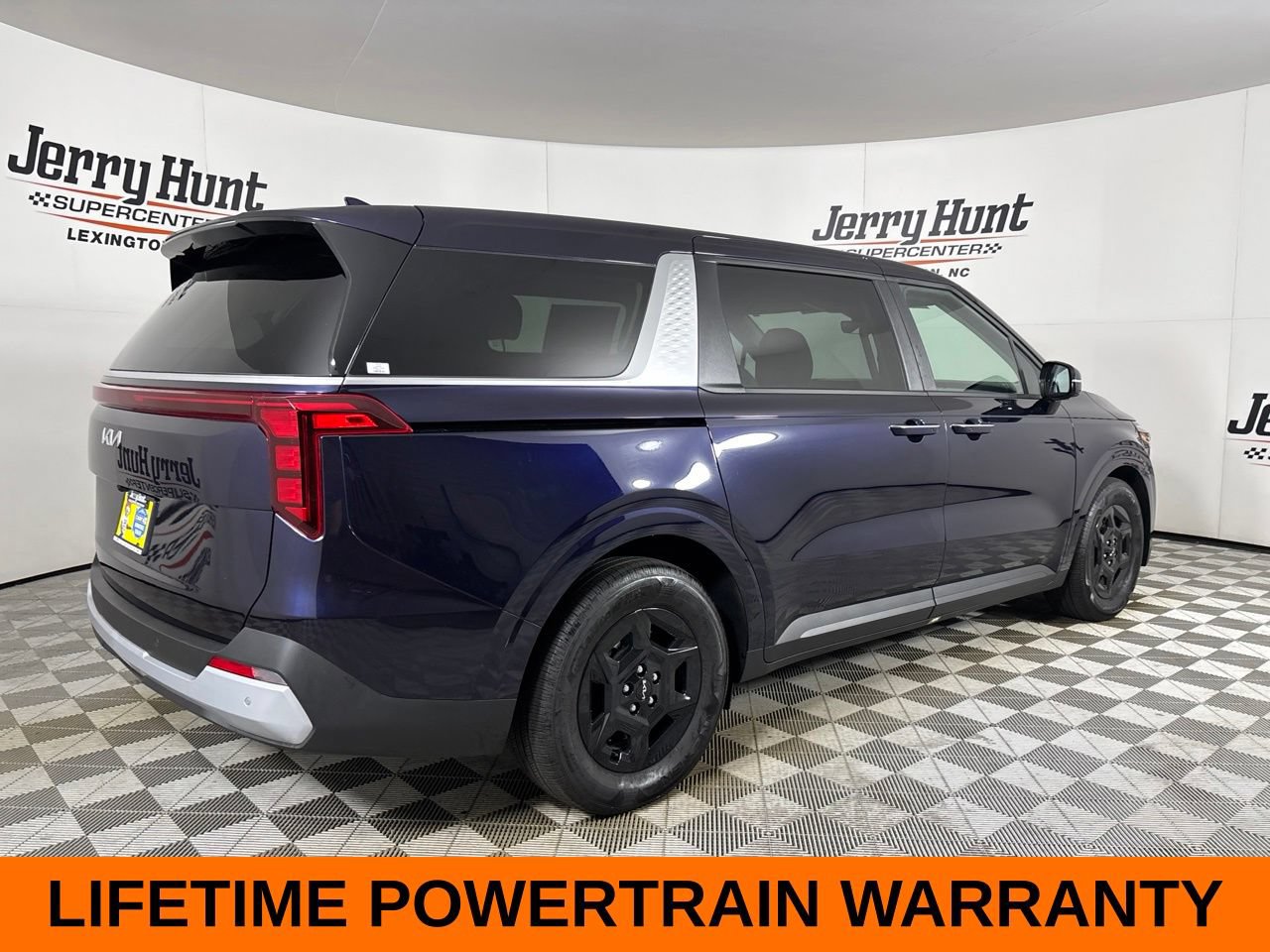 Used 2026 Kia Carnival FWD image 5