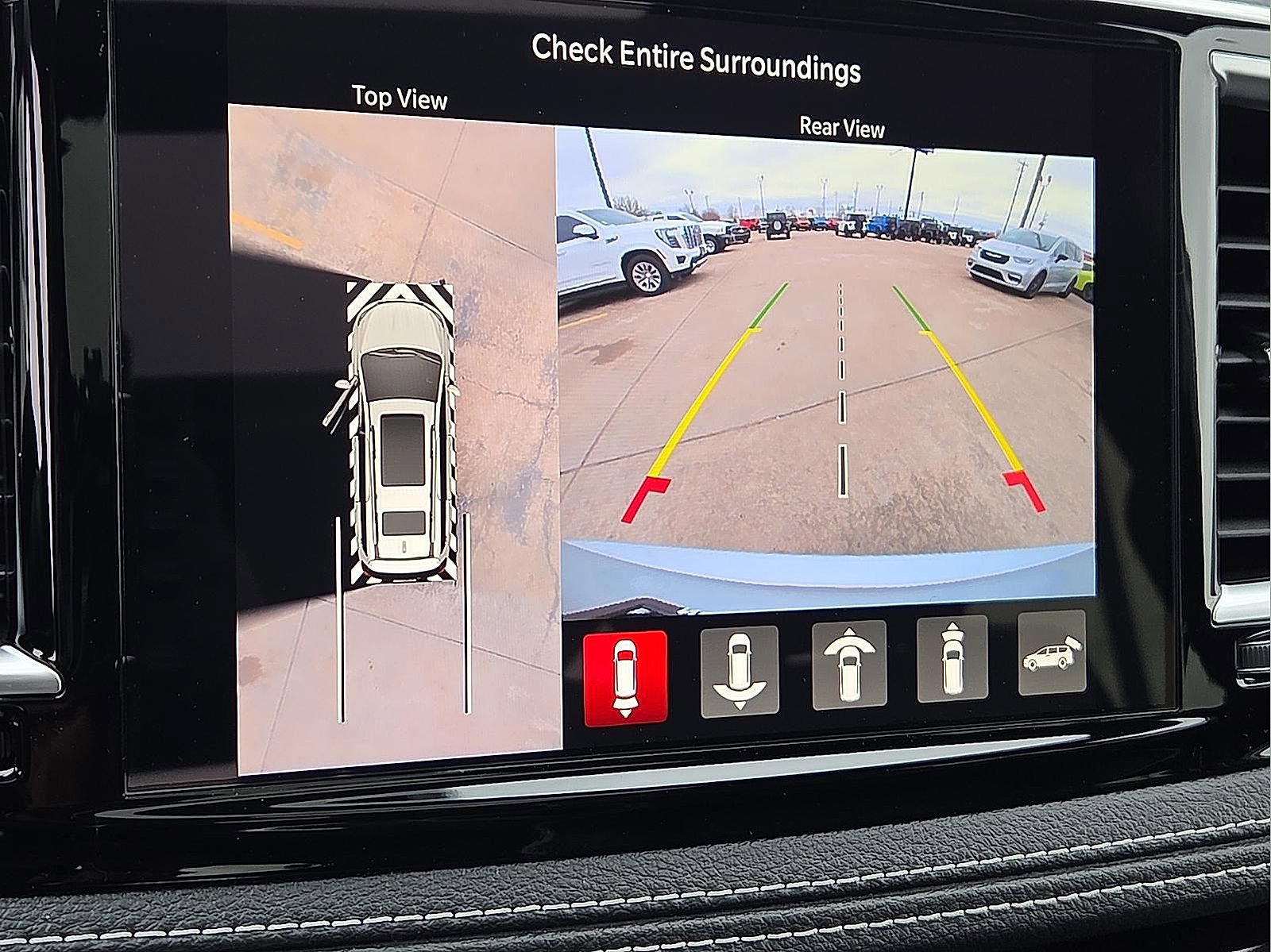 New 2026 Chrysler Pacifica Limited w/ Uconnect Theater Family Group image 17