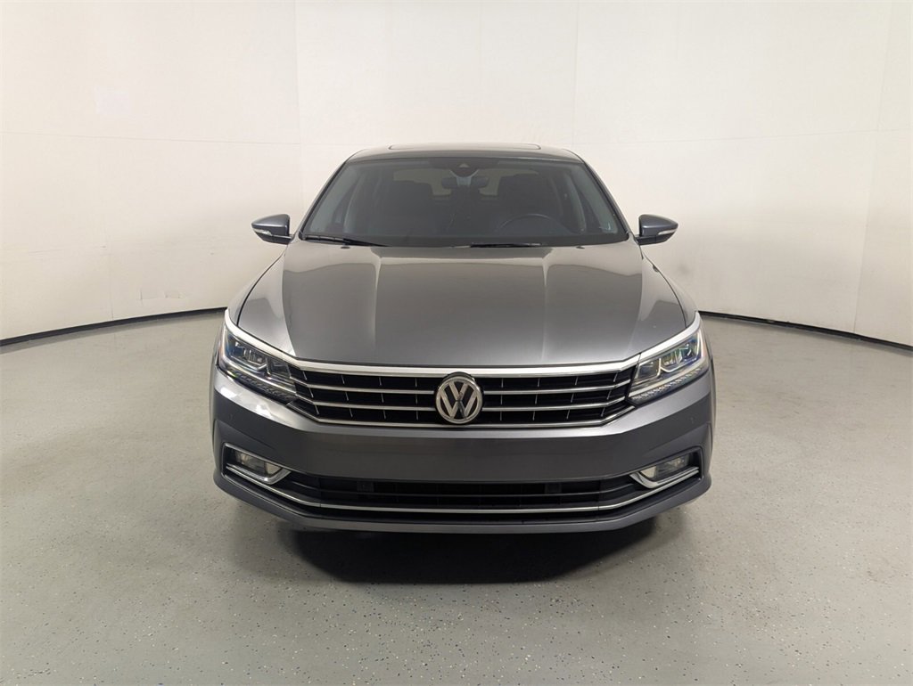 Used 2018 Volkswagen Passat 2.0T SEL Premium image 2