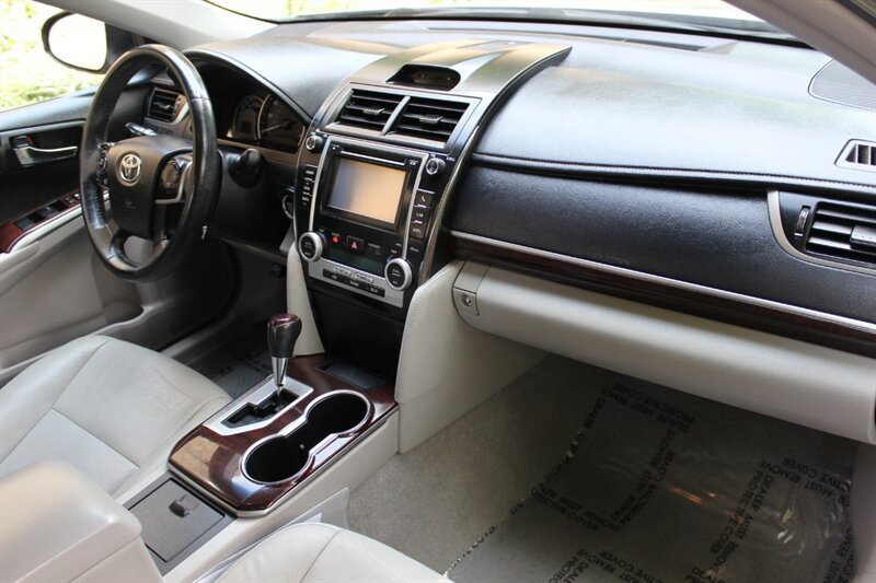Used 2014 Toyota Camry XLE FWD image 16