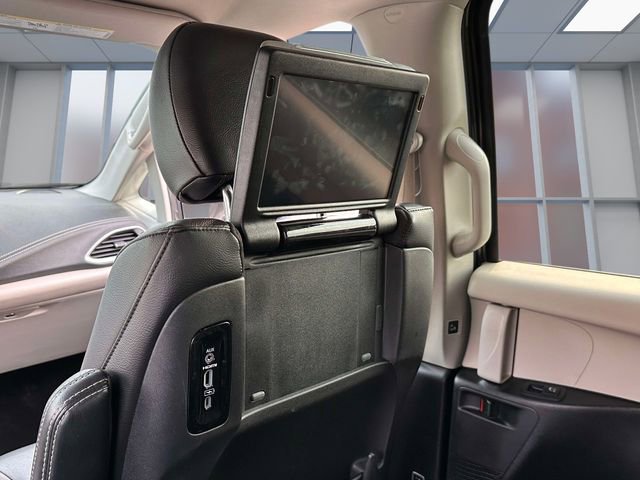 Used 2022 Chrysler Pacifica Touring-L w/ Uconnect Theater Family Group FWD image 22