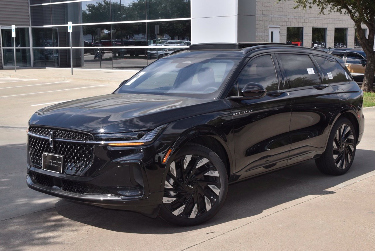 New 2026 Lincoln Nautilus Reserve AWD/4WD image 12
