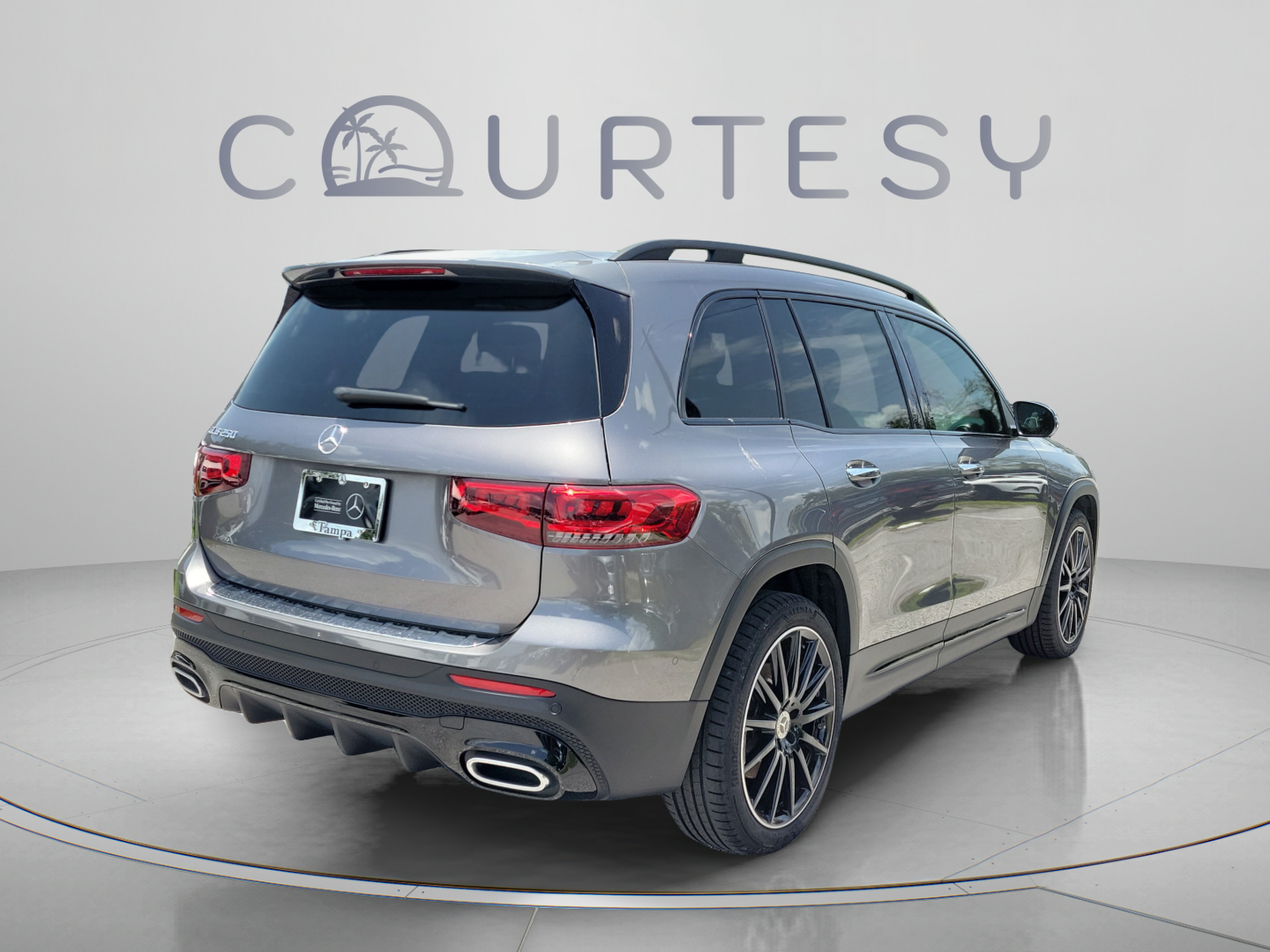 Used 2023 Mercedes-Benz GLB 250 image 3