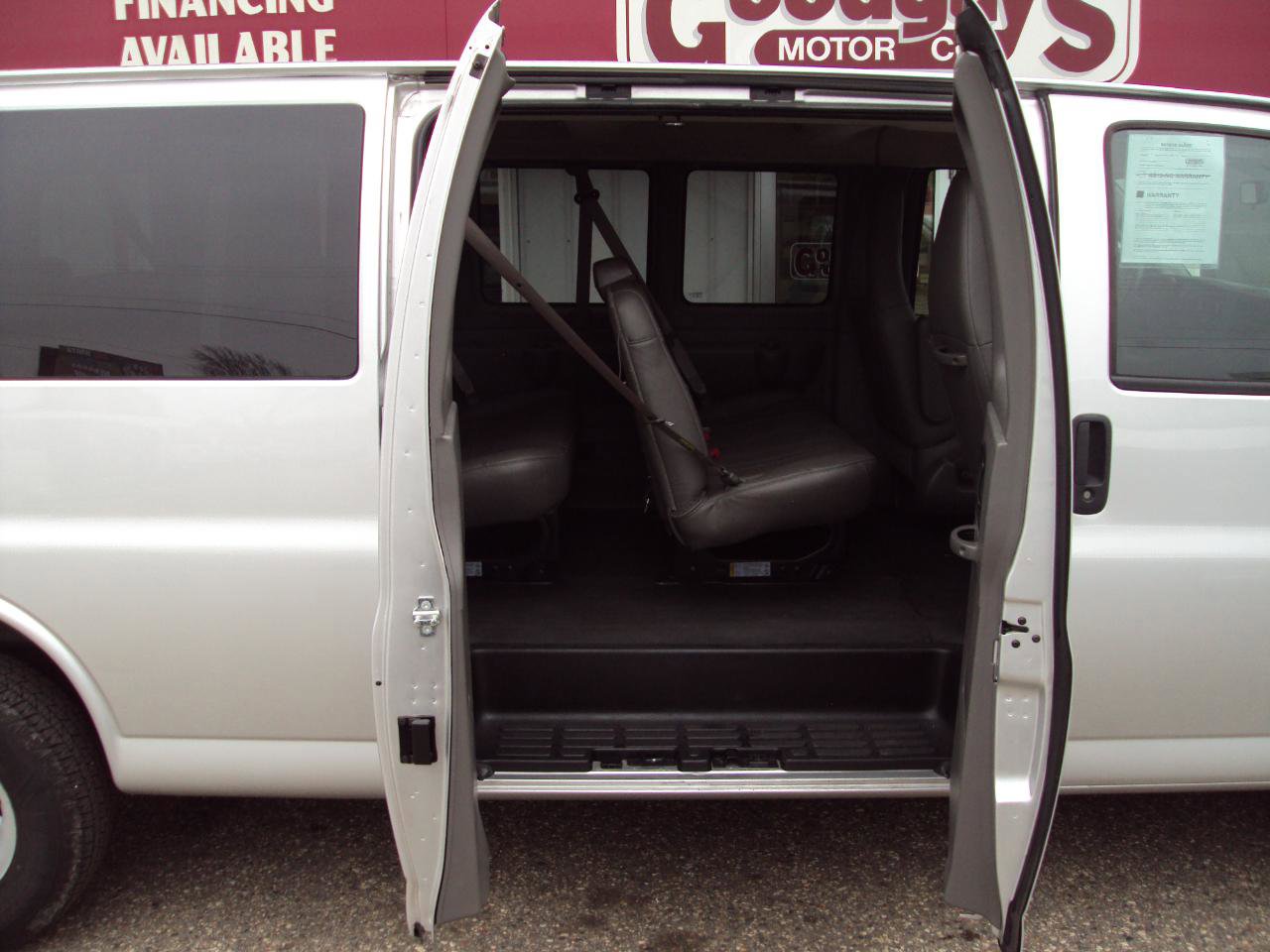 Used 2019 Chevrolet Express 3500 LS RWD image 11