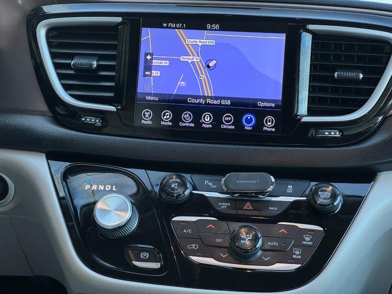 Used 2017 Chrysler Pacifica Touring-L image 17