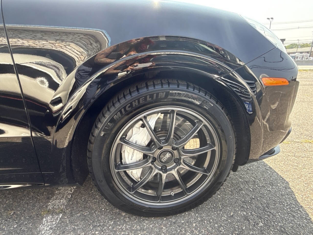 Used 2019 Porsche Cayenne Turbo w/ Sportdesign Package image 4