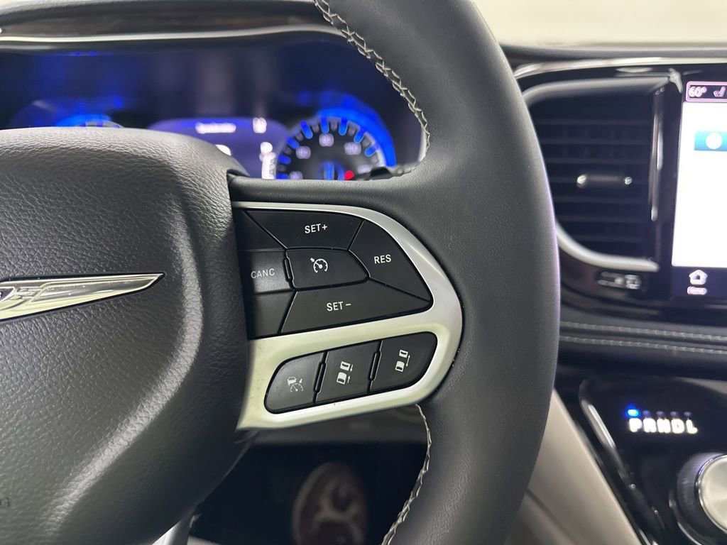 Used 2022 Chrysler Pacifica Limited w/ Uconnect Theater Family Group image 35