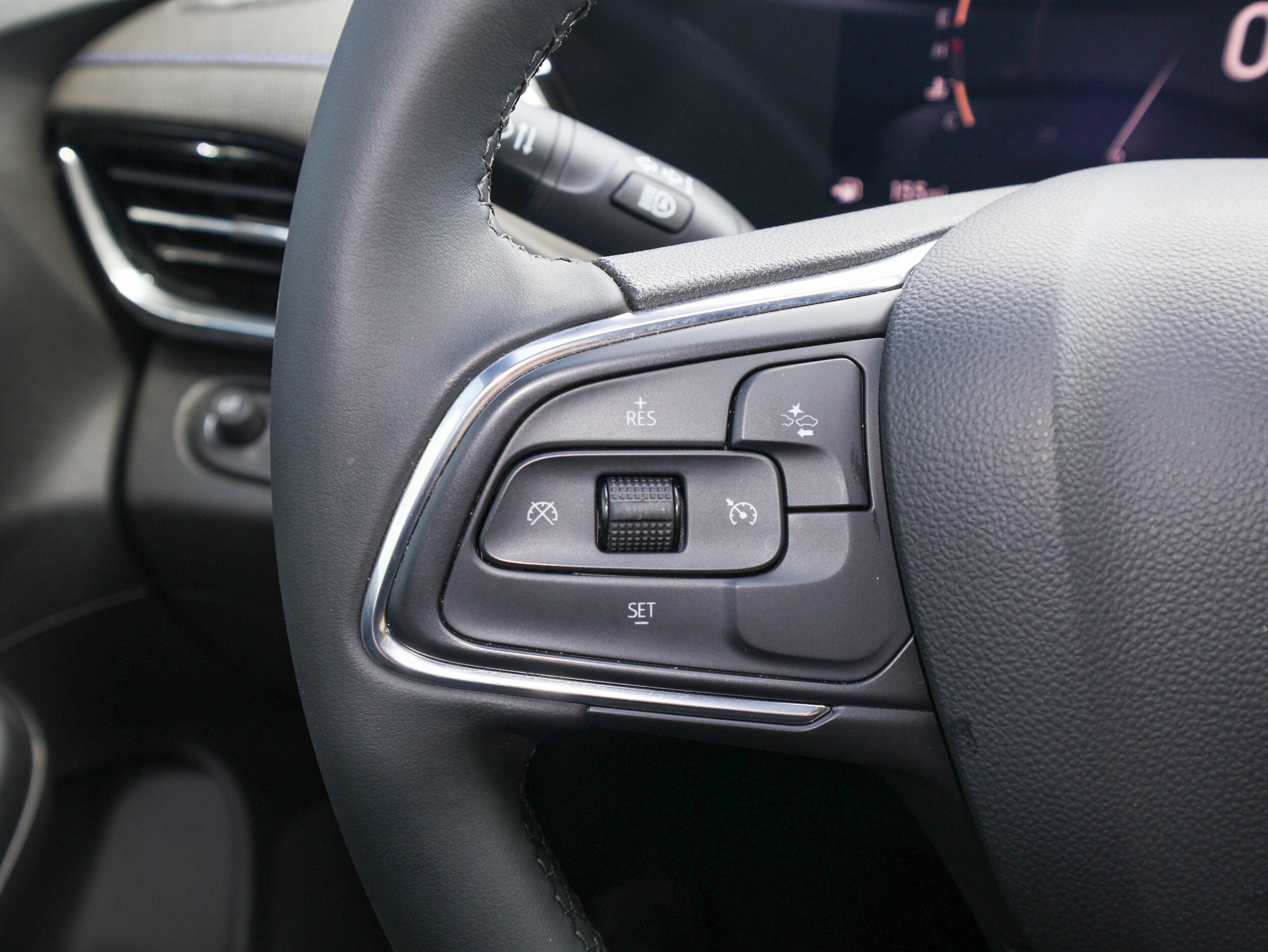 Used 2024 Buick Envista Sport Touring image 21