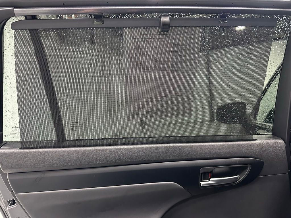 Used 2025 Toyota Highlander XLE image 46