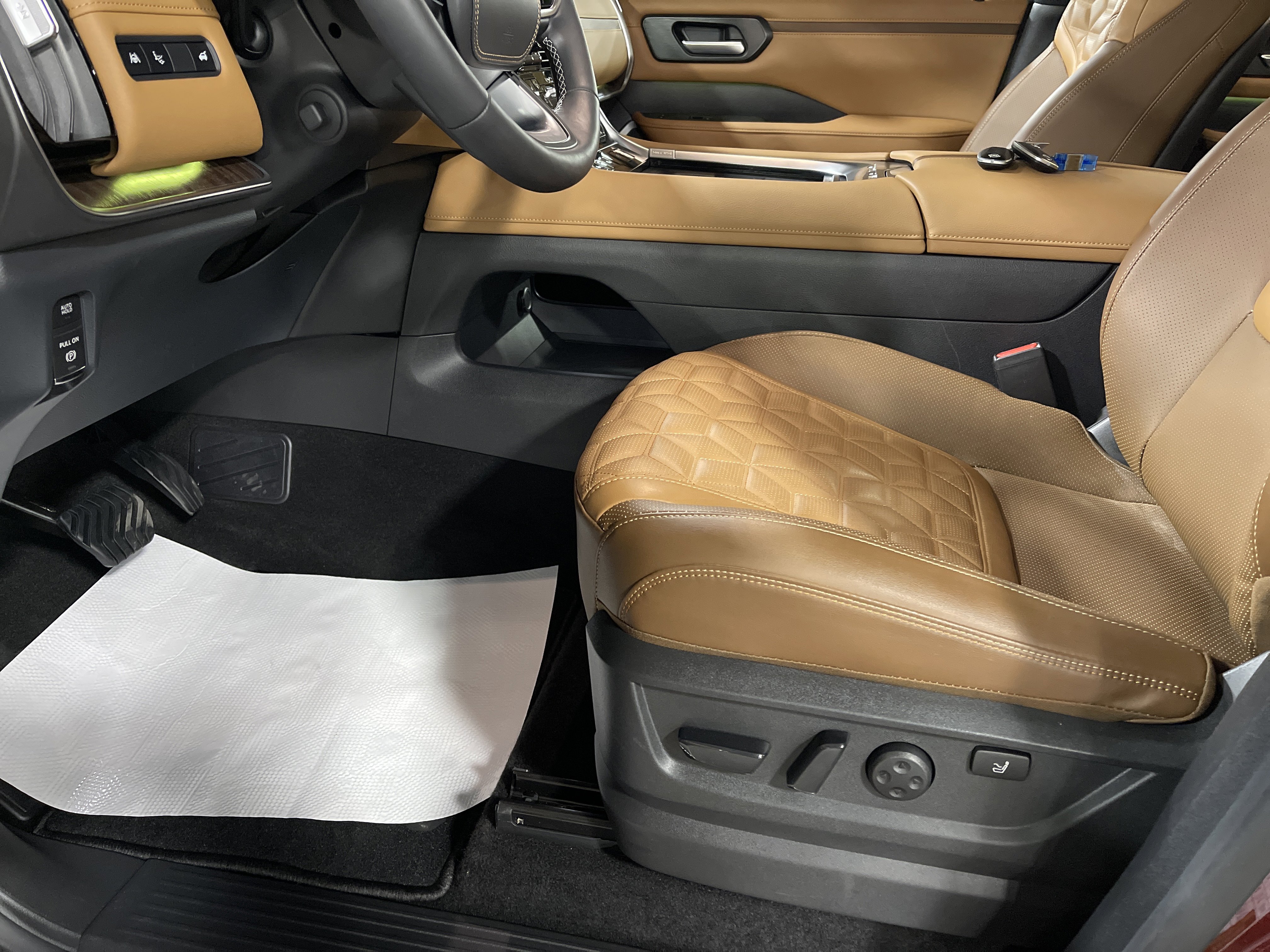 Used 2025 Nissan Armada Platinum Reserve image 10