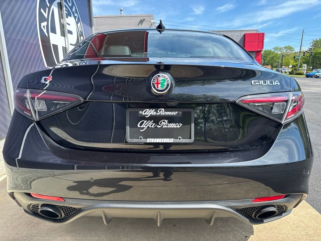 Used 2024 Alfa Romeo Giulia AWD image 12