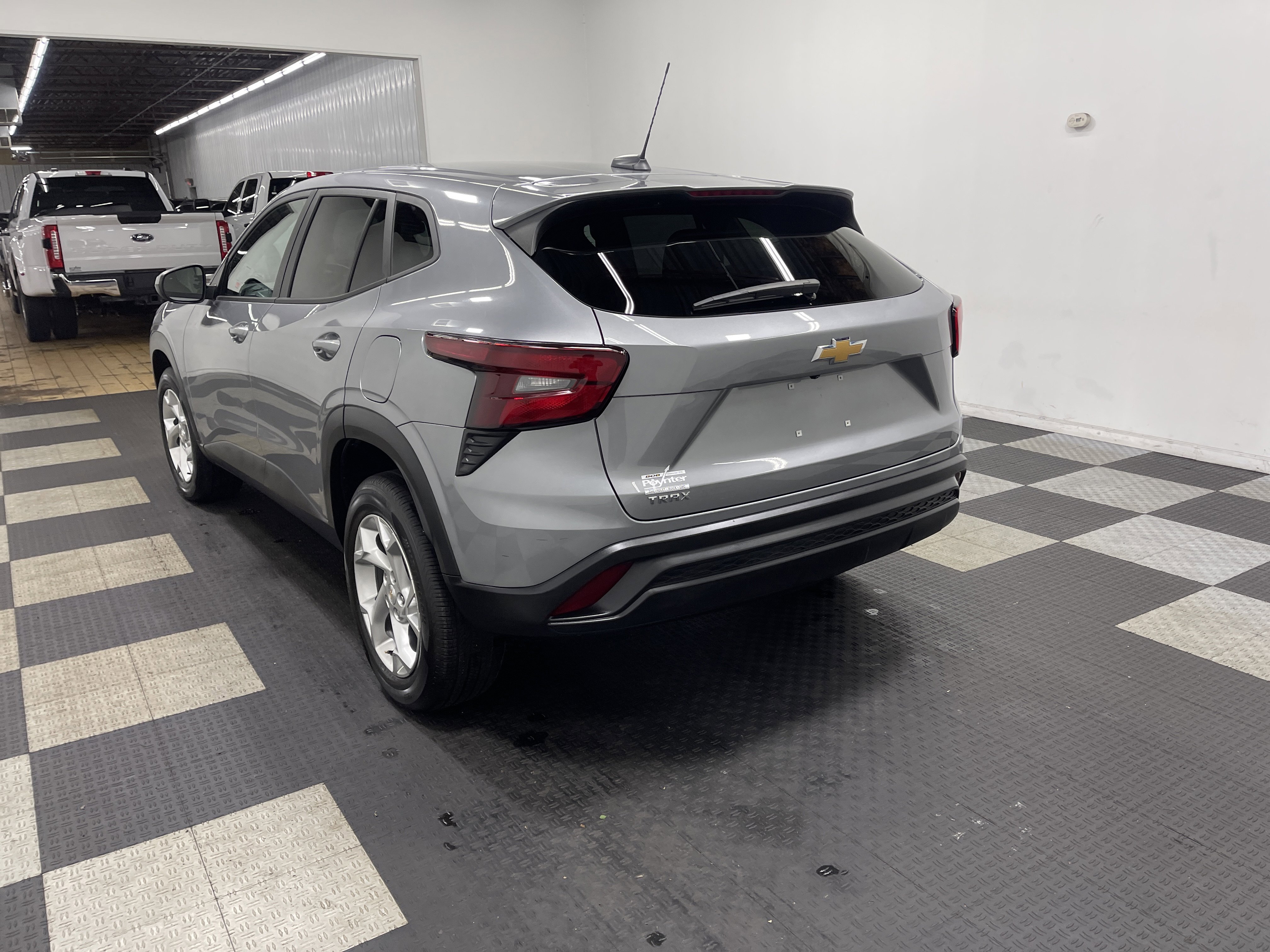 Used 2024 Chevrolet Trax LS w/ LS Convenience Package image 2