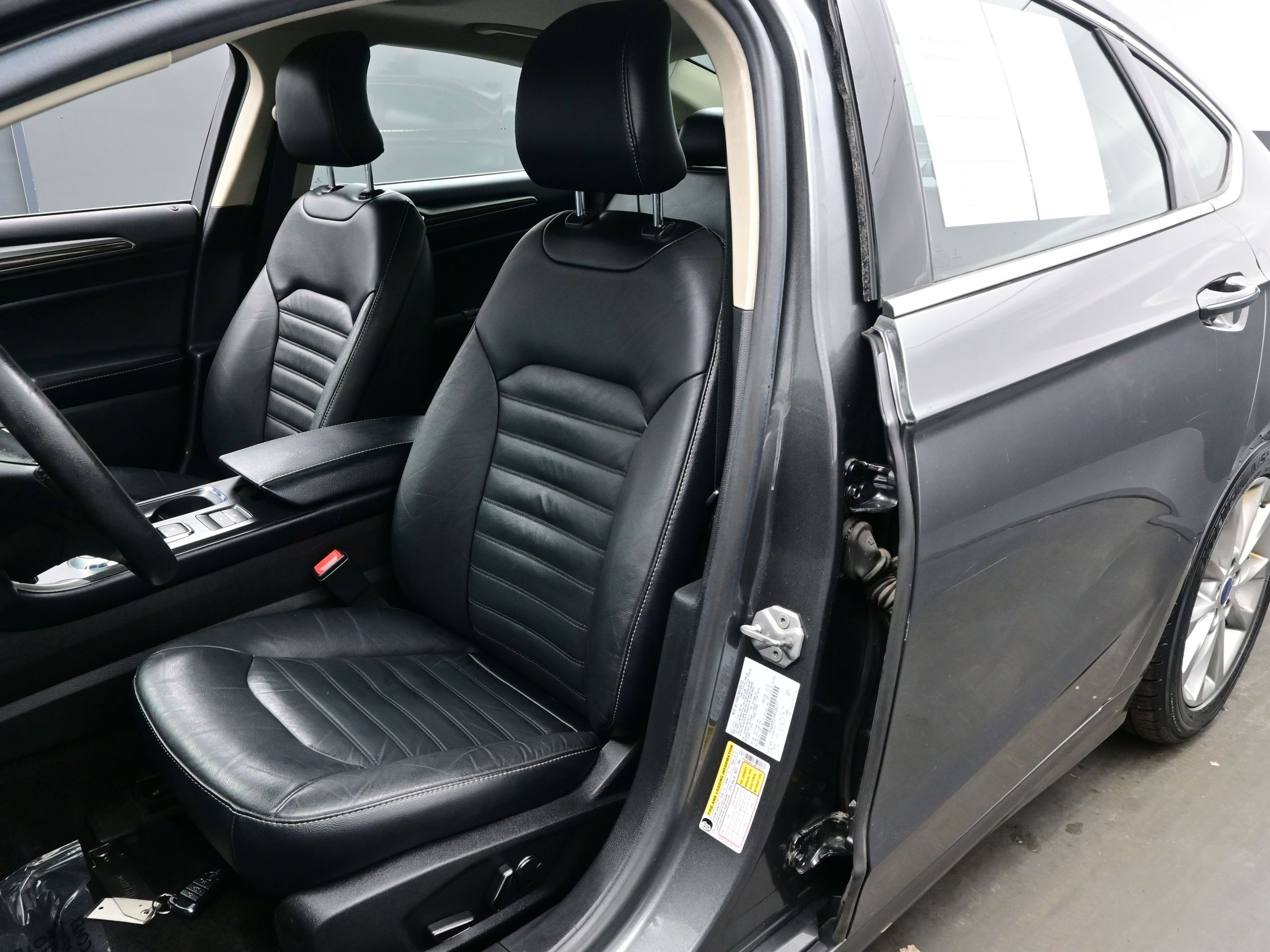 Used 2017 Ford Fusion Energi SE image 12