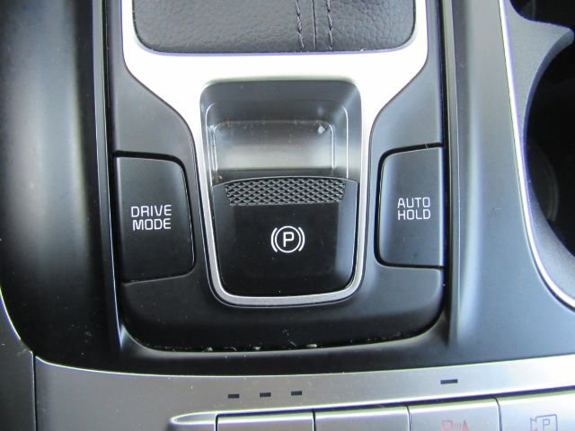 Used 2023 Kia Carnival LX image 60