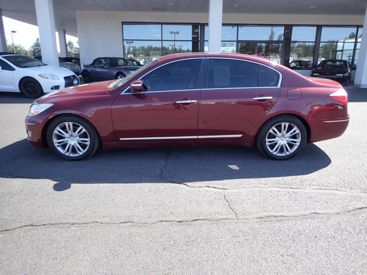 Used 2011 Hyundai Genesis 4.6 RWD image 2