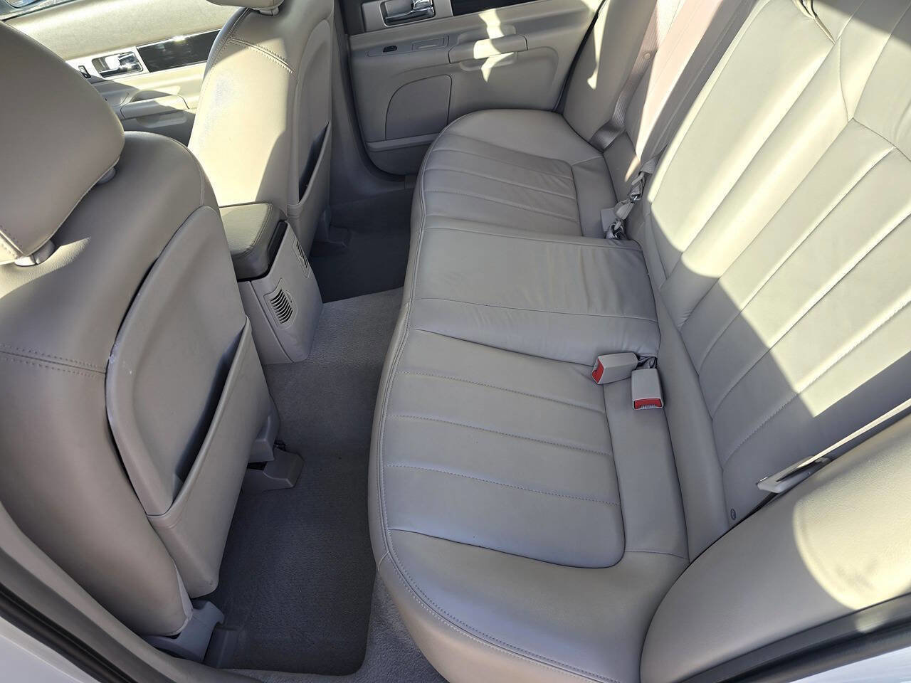 Used 2004 Lincoln LS image 22