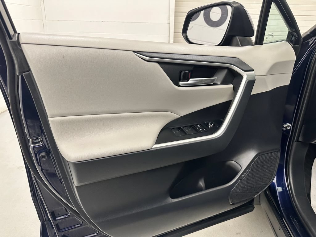 Used 2019 Toyota RAV4 XLE AWD/4WD image 13