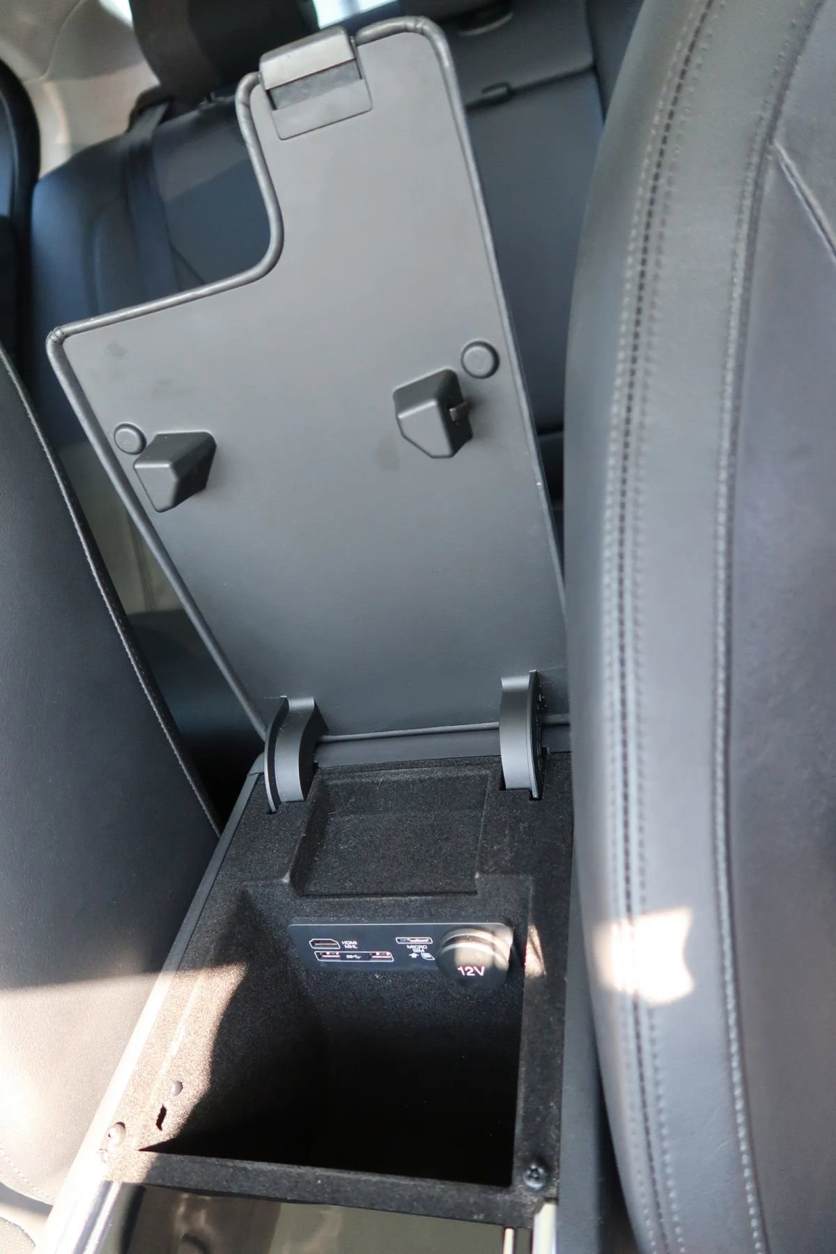 Used 2017 Jaguar XE First Edition image 27