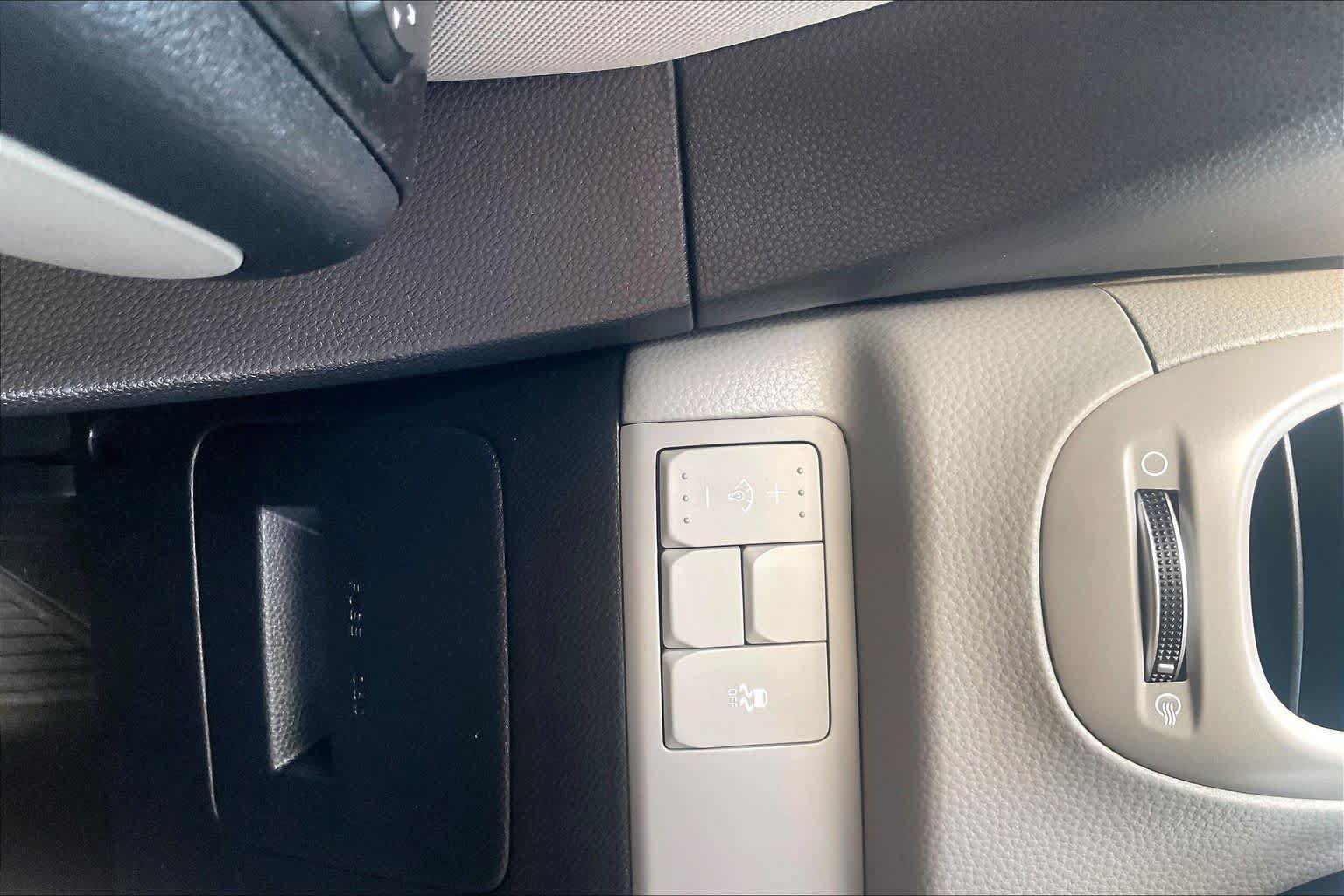 Used 2017 Kia Soul + FWD image 33