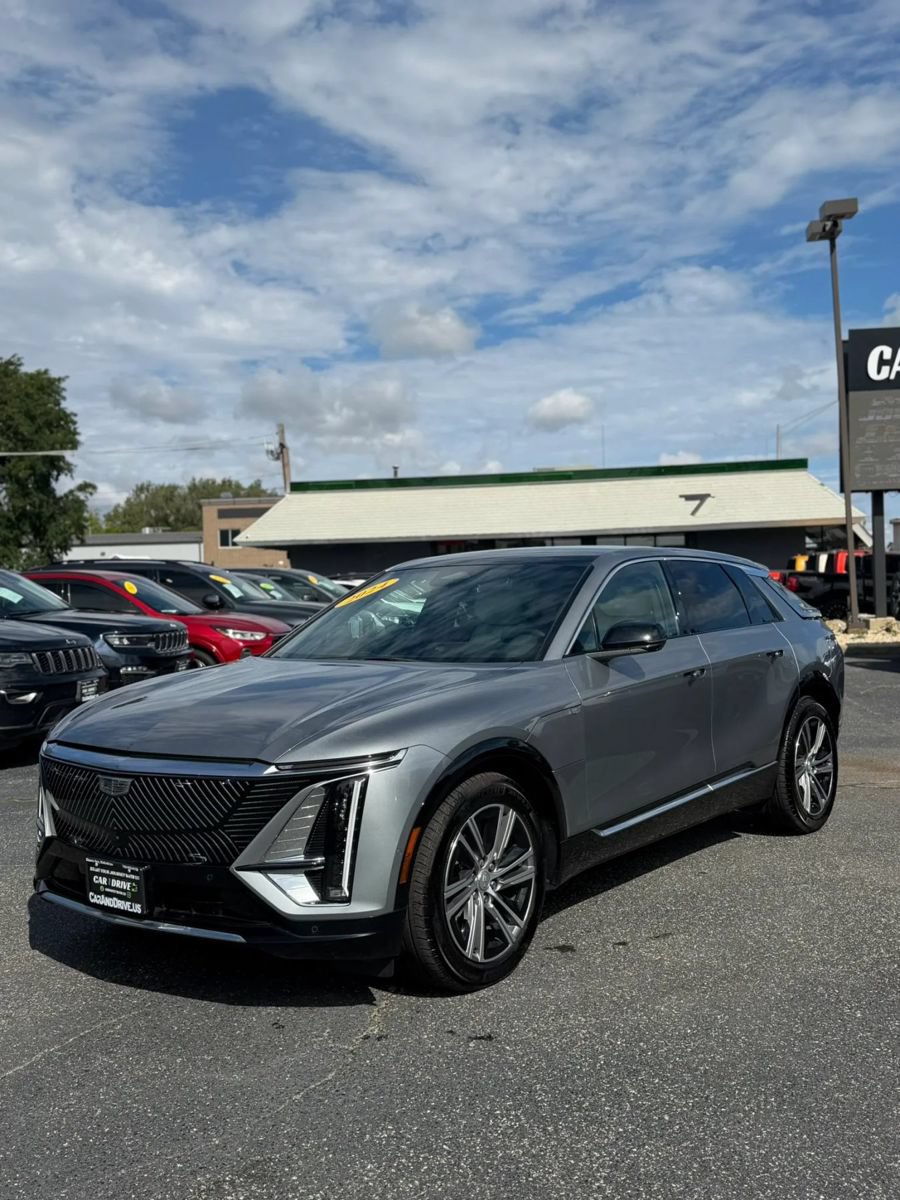 Used 2024 Cadillac Lyriq Luxury AWD/4WD image 2