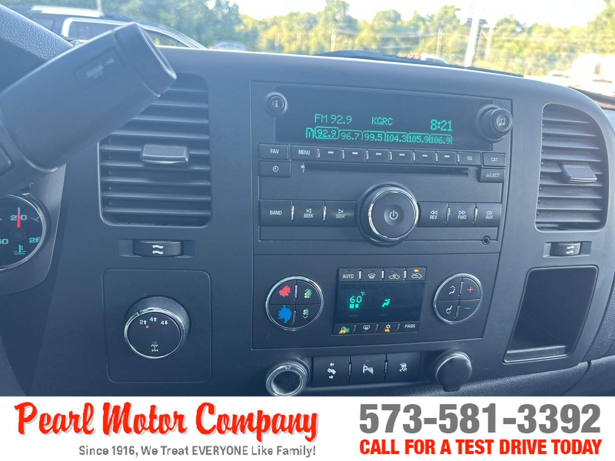 Used 2009 GMC Sierra 2500 SLE w/ Convenience Package AWD/4WD image 16