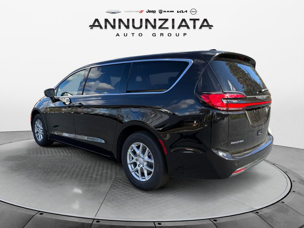 New 2026 Chrysler Pacifica Select image 3