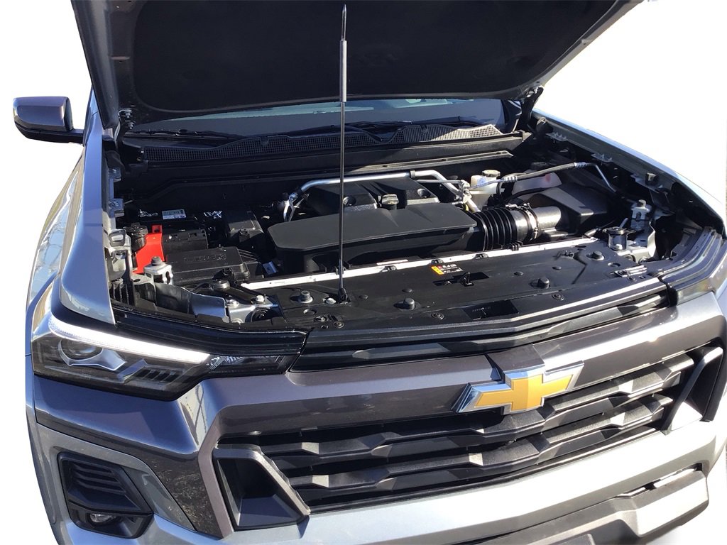 Used 2025 Chevrolet Colorado LT w/ LT Convenience Package image 11