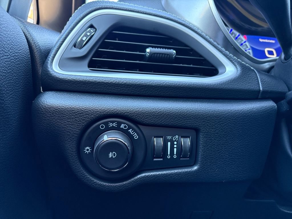 New 2026 Chrysler Pacifica Select image 4