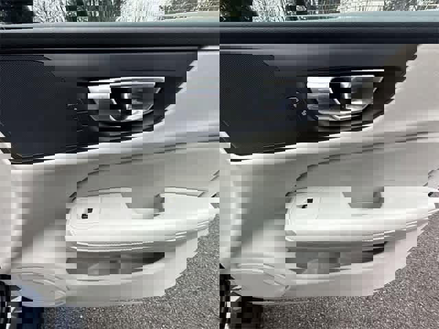 Used 2024 Volvo S60 B5 Plus image 22