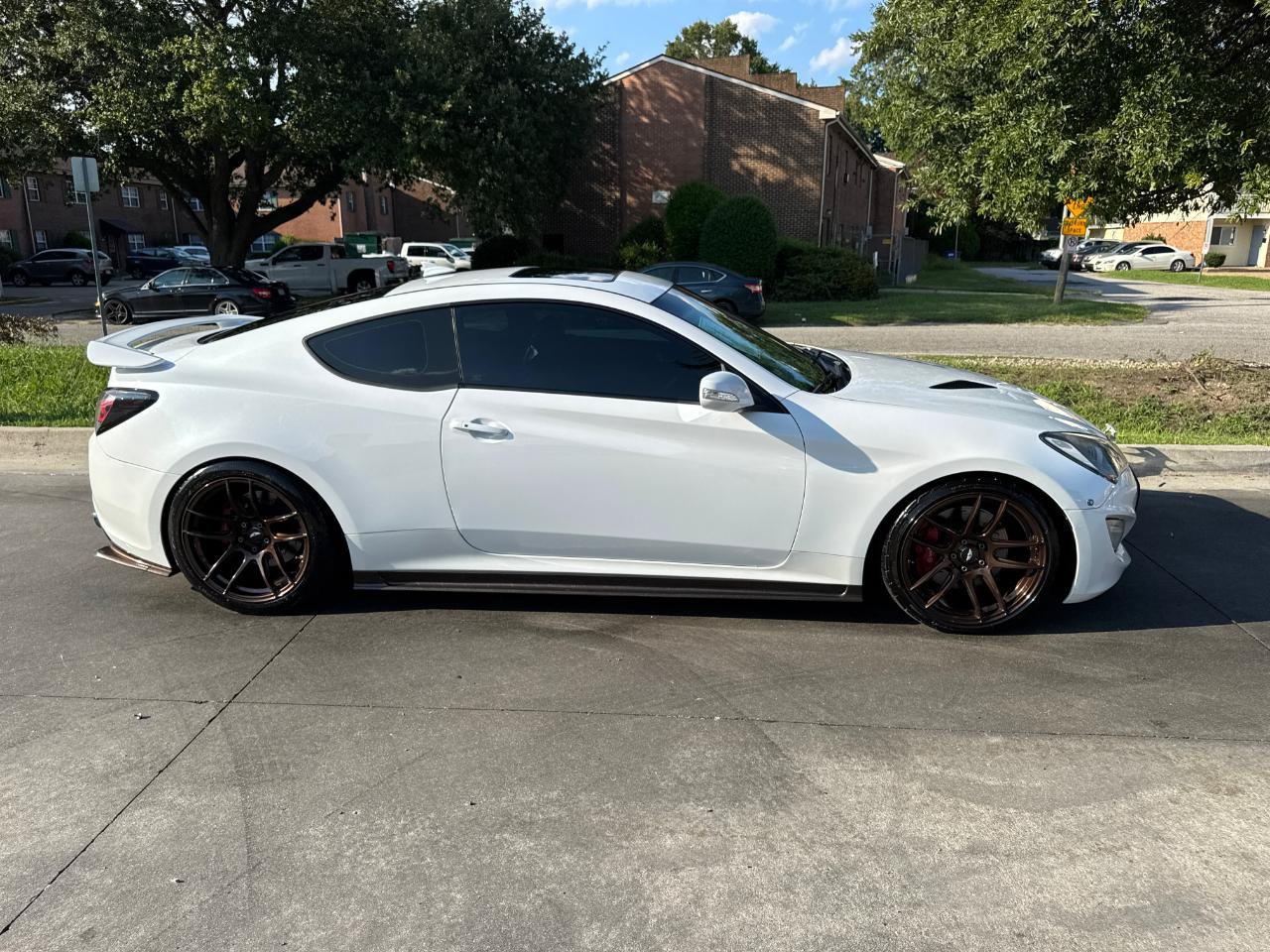 Used 2016 Hyundai Genesis Coupe 3.8 RWD image 3