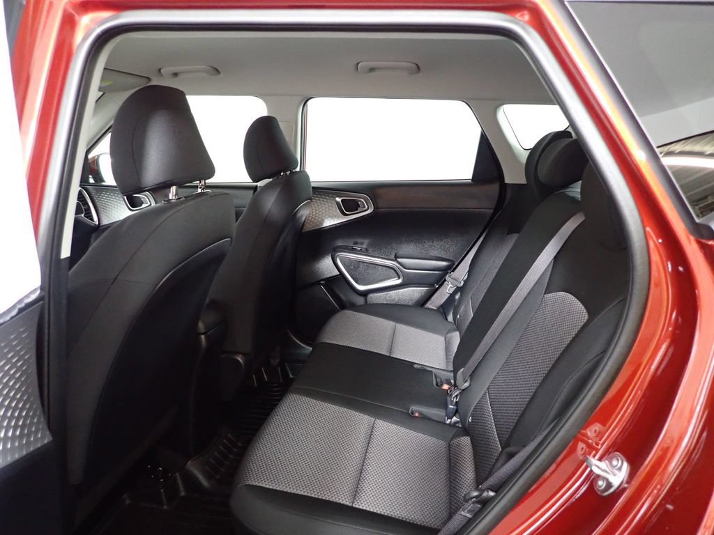Used 2025 Kia Soul LX FWD image 29
