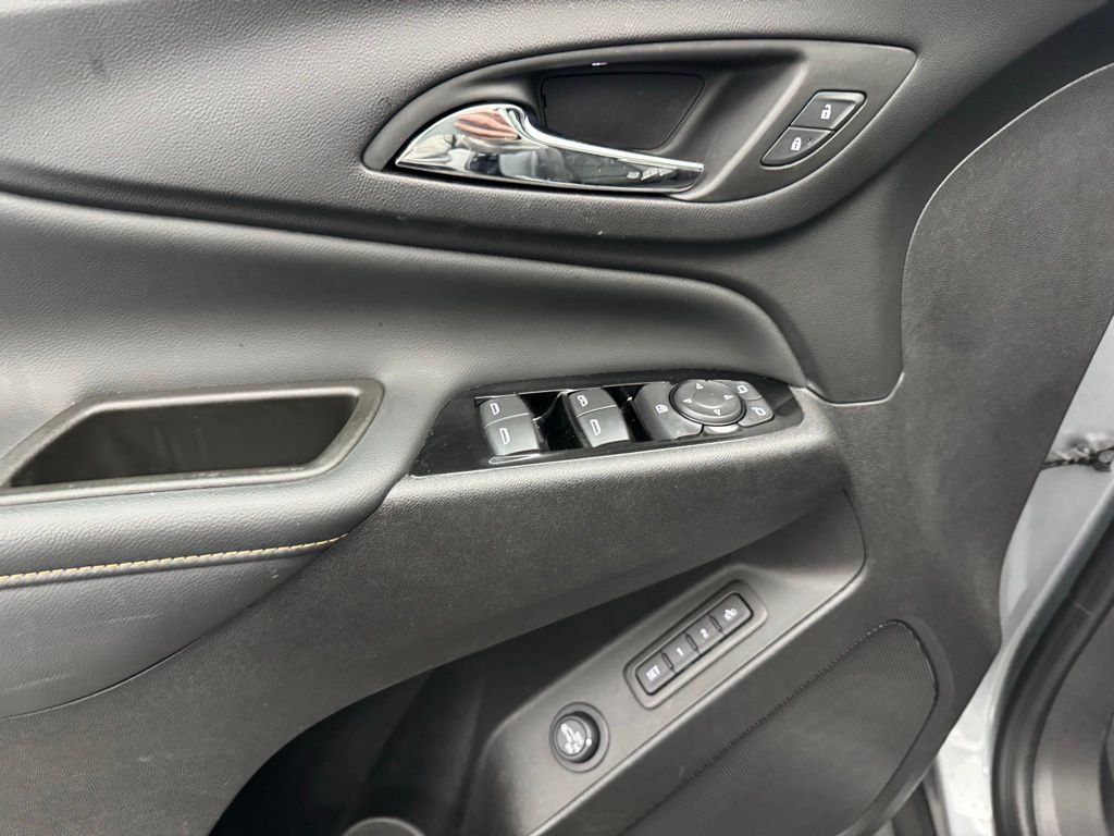 Used 2024 Chevrolet Equinox Premier image 17