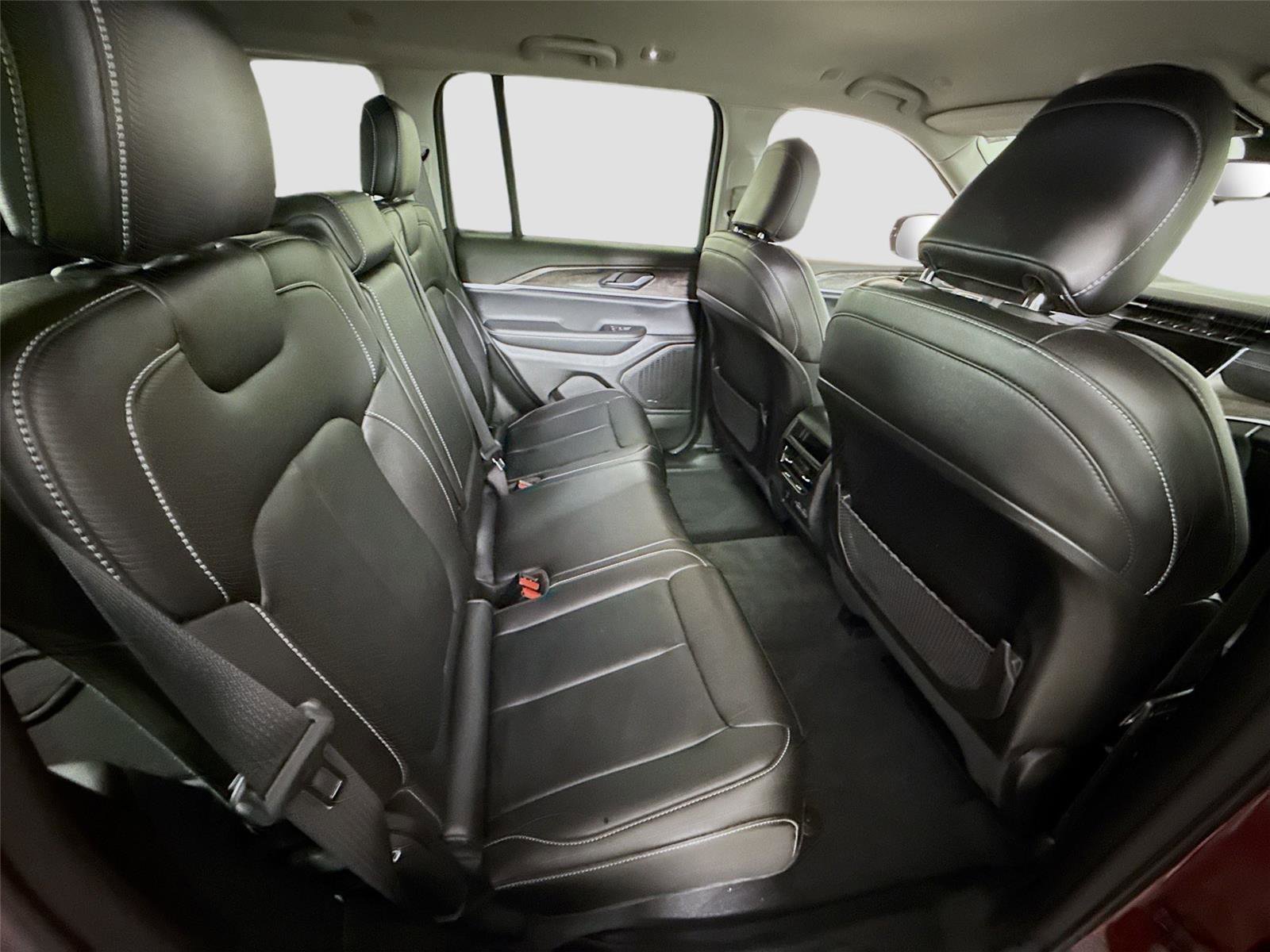 Used 2023 Jeep Grand Cherokee Limited image 20