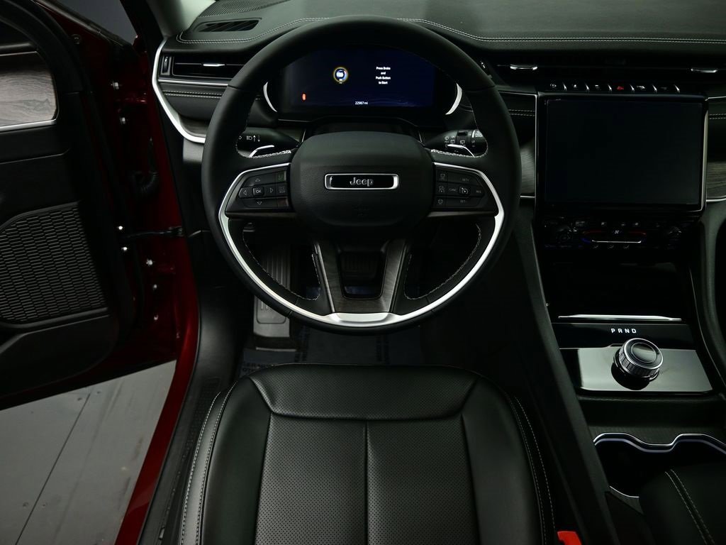 Used 2024 Jeep Grand Cherokee L Limited w/ Luxury Tech Group II image 2